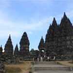 Kerajaan Hindu Budha di Indonesia_ Sejarah, Pengaruh, dan Warisan Budaya Nusantara