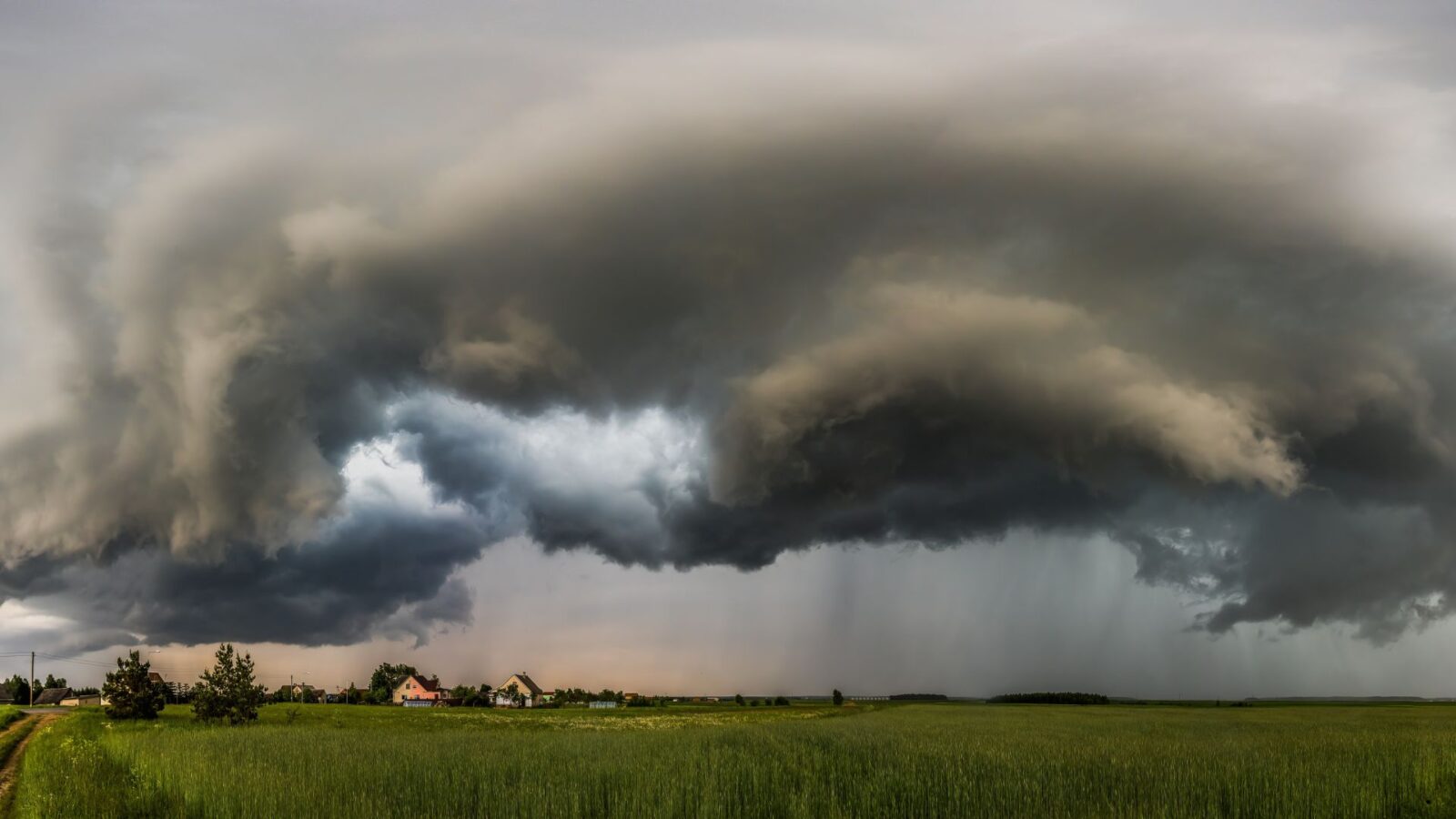 Cuaca Ekstrem: Penyebab, Dampak, dan Cara Menghadapinya Secara Bijak