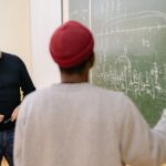 Manakah Pernyataan yang Paling Tepat Mengenai Hubungan Antara Gaya Belajar dan Tahapan dalam Model?