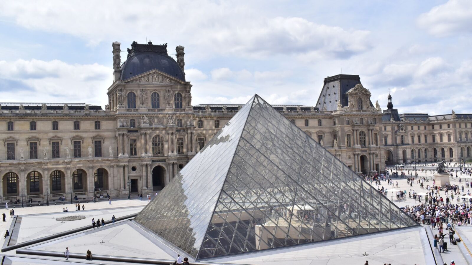 Volume Limas Segi Empat: Rumus, Cara Menghitung, dan Contoh Soal Lengkap