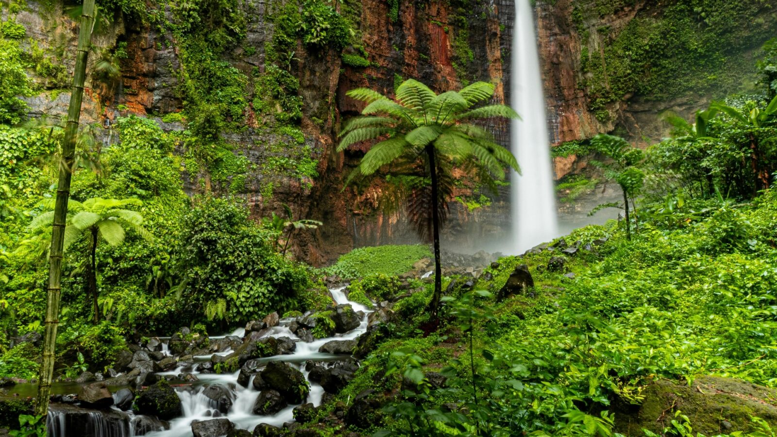 Air Terjun Ponot: Pesona Tertinggi di Indonesia yang Wajib Kamu Kunjungi
