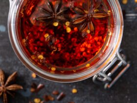 Resep Chili Oil Rumahan: Cara Membuat Minyak Cabai Pedas, Wangi, dan Tahan Lama