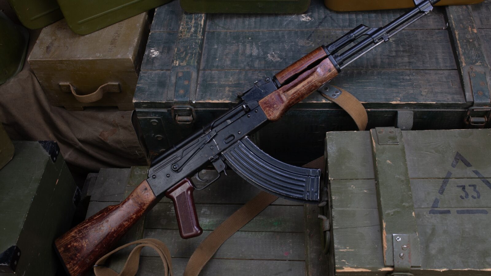 Senjata AK47: Sejarah, Spesifikasi, Fakta Menarik, dan Pengaruhnya di Dunia Modern