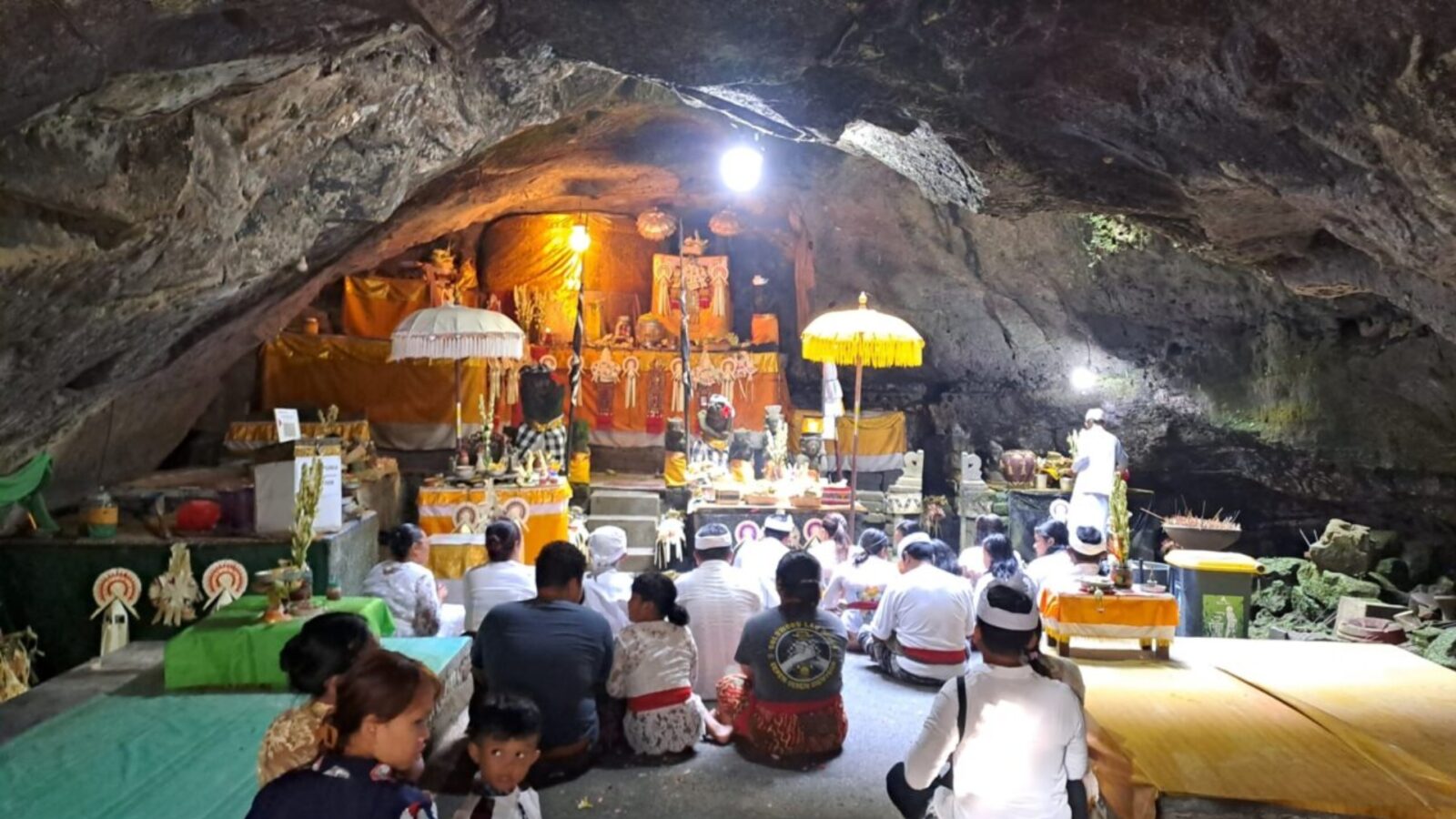 Pura Kereban Langit Keajaiban Goa Beratapkan Langit di Bali yang Menyimpan Kekuatan Spiritual