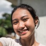 Prompt Gemini AI untuk Foto Wanita Sendiri yang Natural dan Realistis